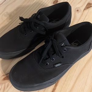 All black women’s Vans. Excellent condition. Only worn a handful of times!